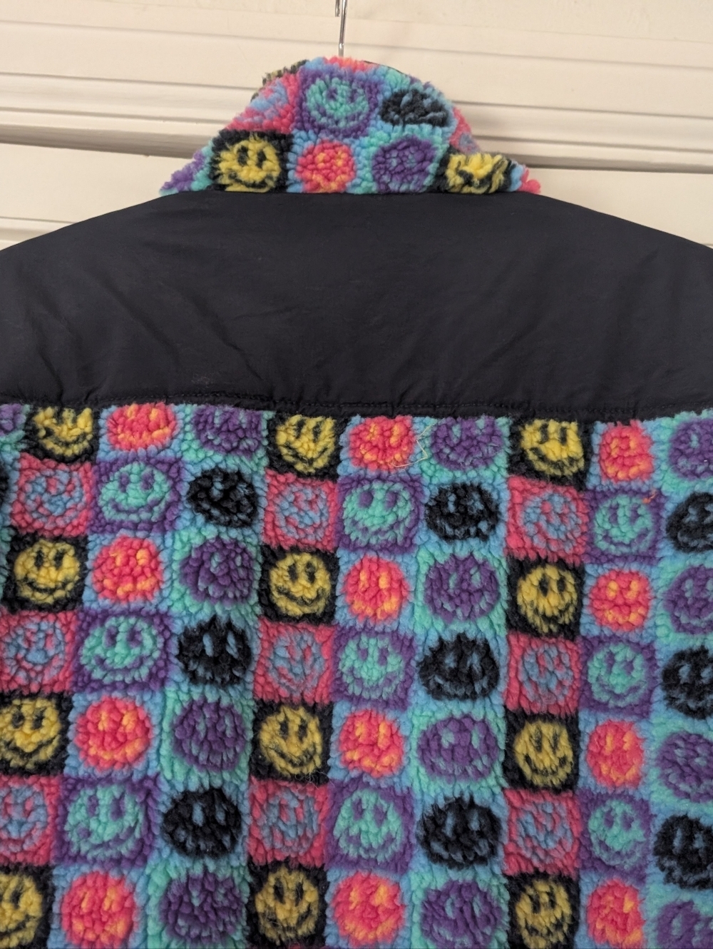 NWT WESC Oversized Sherpa Jacket w/Multicolored Smiley Faces - Picture 9 of 10